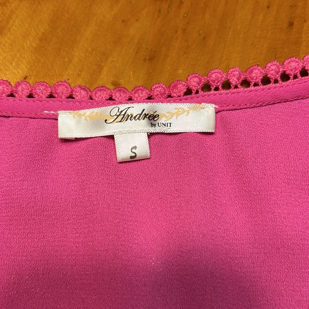 Andree by Unit Boho Pink Floral Embroidered V-Neck Peasant Blouse Short Sleeve - Picture 3 of 10